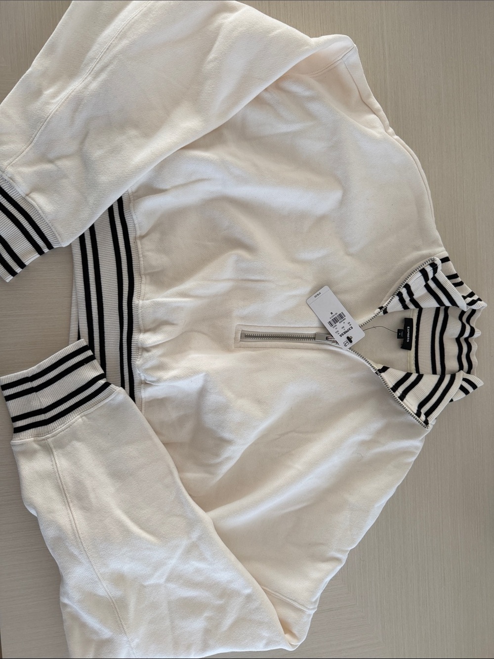 Striped Collar White Half-Zip Pullover